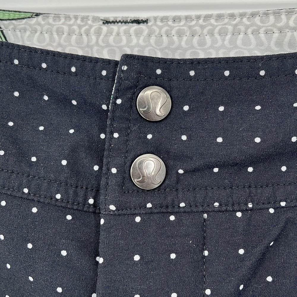 Lululemon RARE Spotted Adventure Bermuda Shorts Large Embroidered Logo Size 6 - Picture 5 of 12